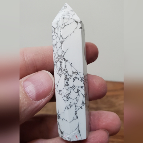 Howlite Crystal Tower - Picture 9 of 9